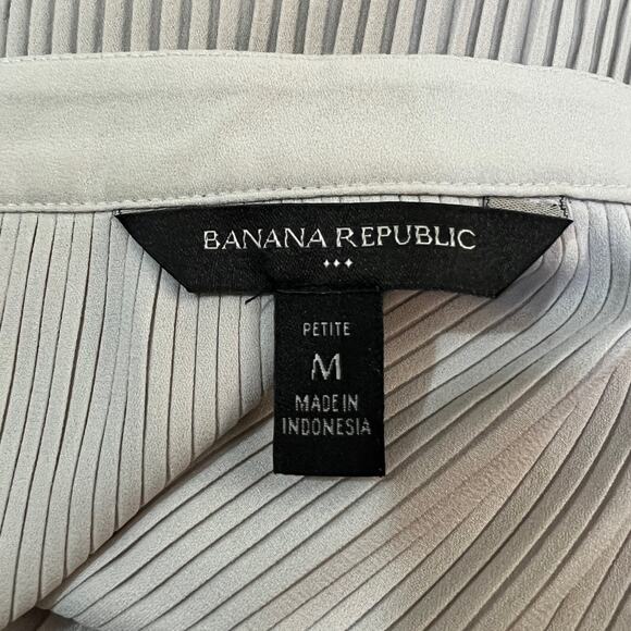 Banana Republic MEDIUM Petite Ribbed Pleated Sleeveless Split Neck Blouse - Picture 6 of 11